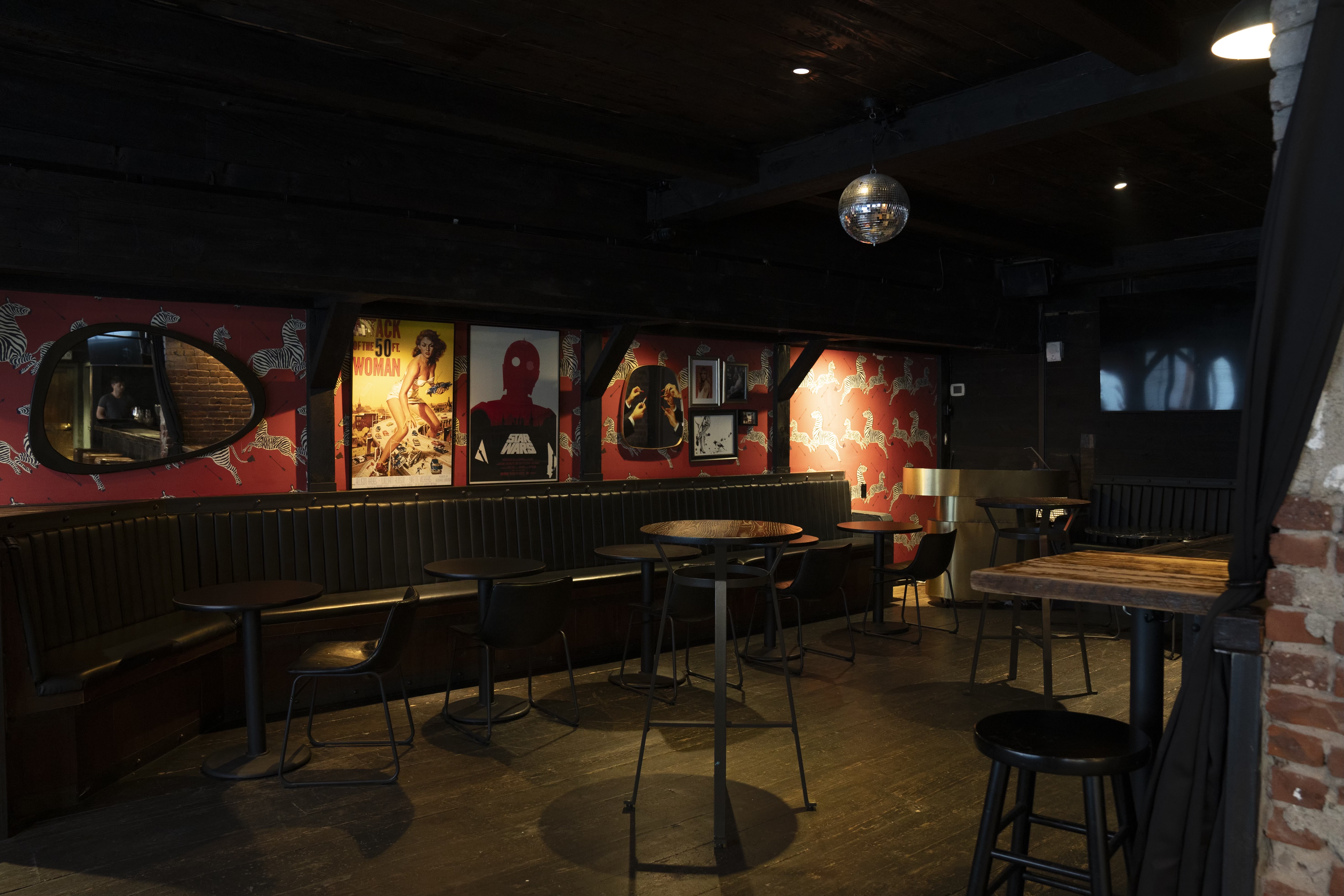 The High Note - Club Room image 3