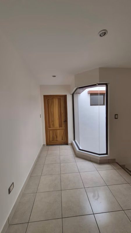 Amplia casa de 3 habitaciones en Lomas de Ayarco Sur, Curridabat 11