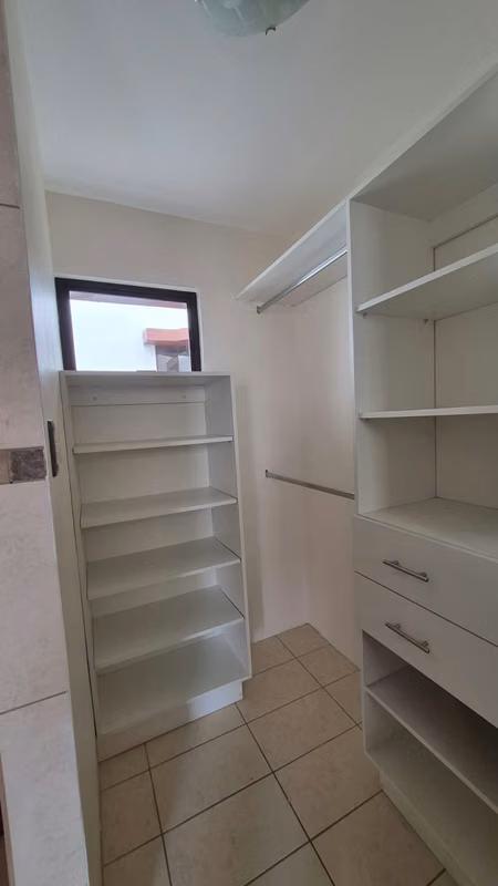 Amplia casa de 3 habitaciones en Lomas de Ayarco Sur, Curridabat 15