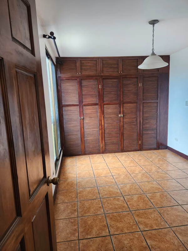 Amplio apartamento en Residencial Monte Ayarco, Curridabat 6