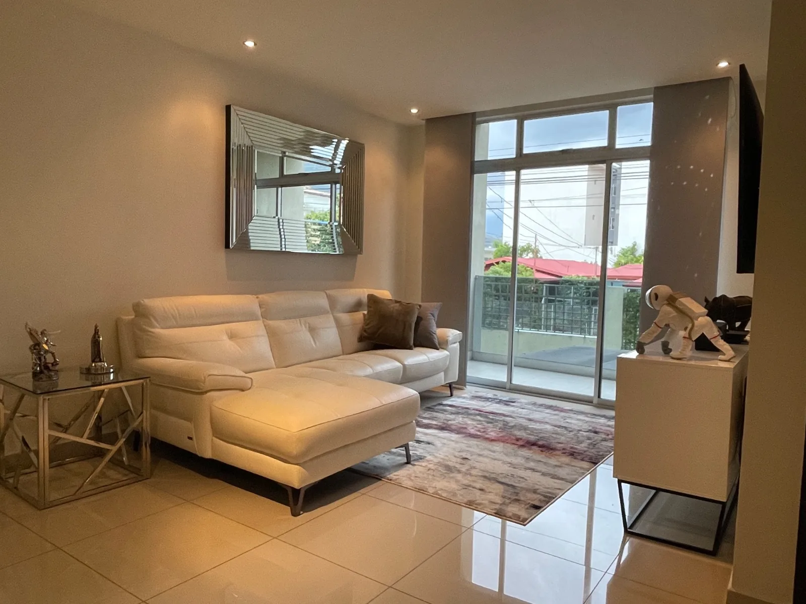 Hermoso apartamento en exclusivo residencial en Santa Ana 2