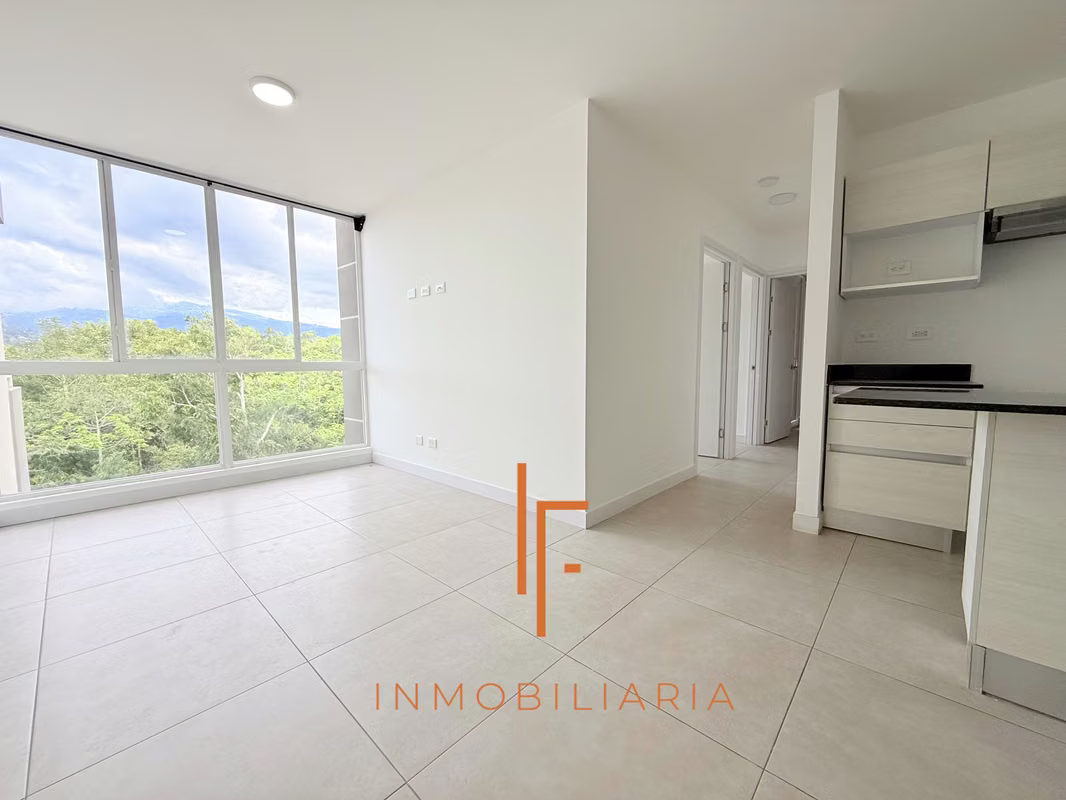Amplio apartamento de 3 habitaciones en Curridabat 2