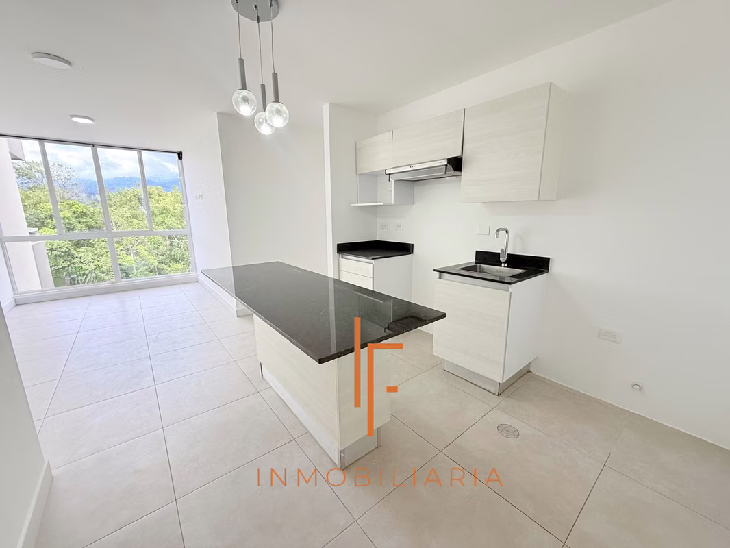 Amplio apartamento de 3 habitaciones en Curridabat 3
