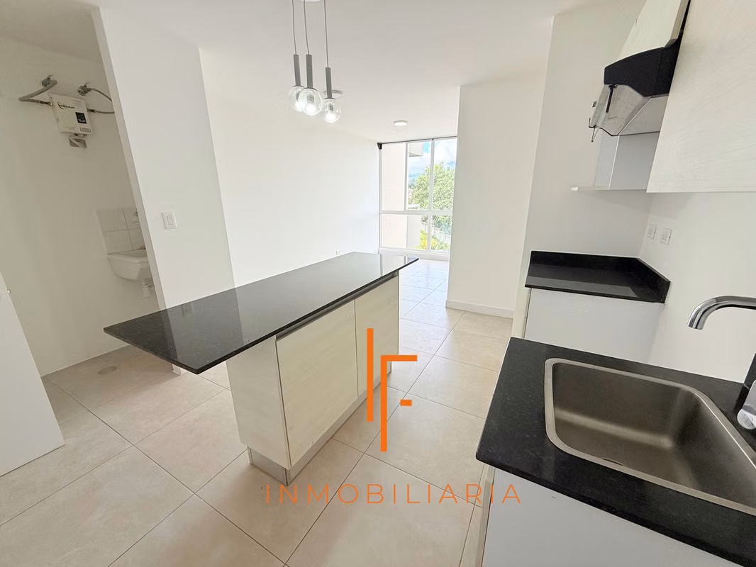 Amplio apartamento de 3 habitaciones en Curridabat 4