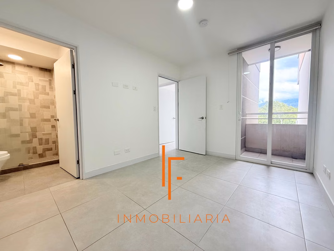 Amplio apartamento de 3 habitaciones en Curridabat 5