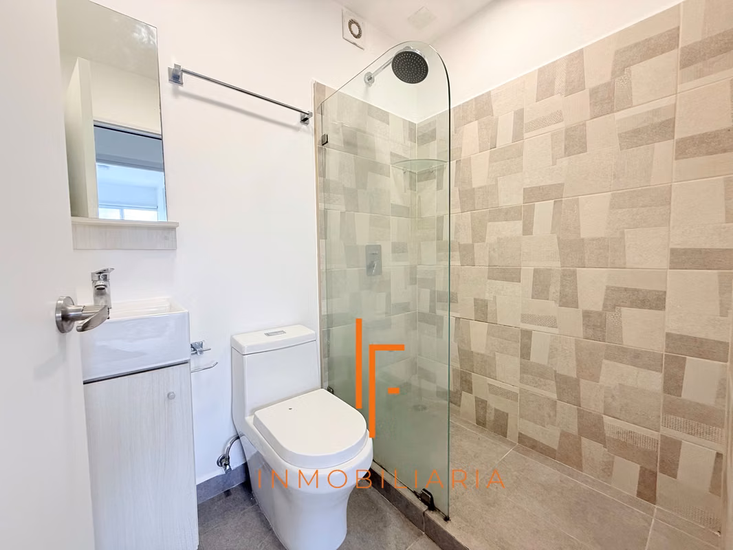 Amplio apartamento de 3 habitaciones en Curridabat 6