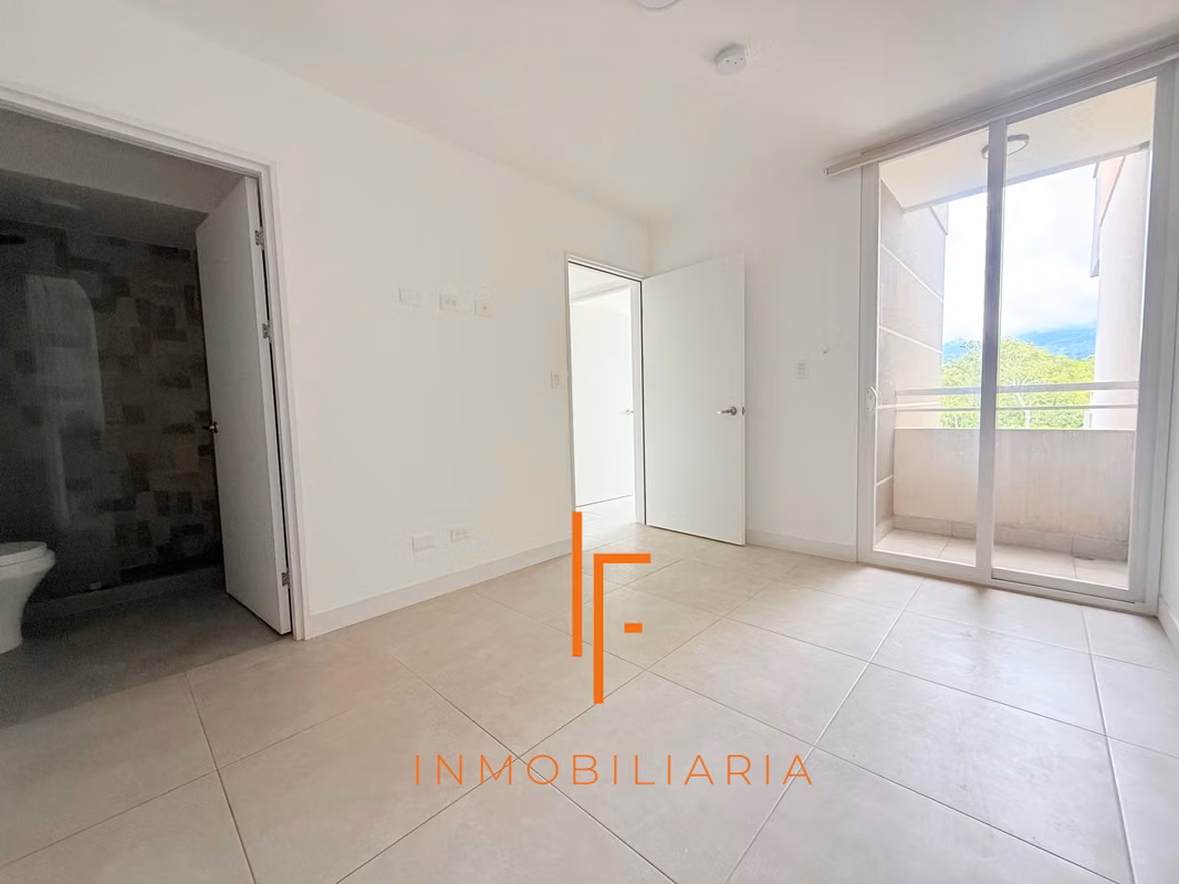 Amplio apartamento de 3 habitaciones en Curridabat 7