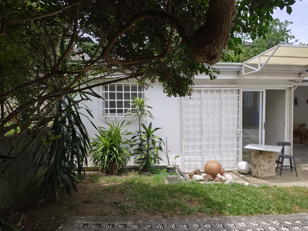Linda casa en Brasil de Santa Ana con amplio parqueo