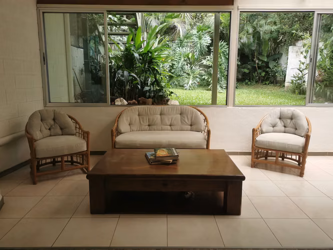 Linda casa en Brasil de Santa Ana con amplio parqueo 4