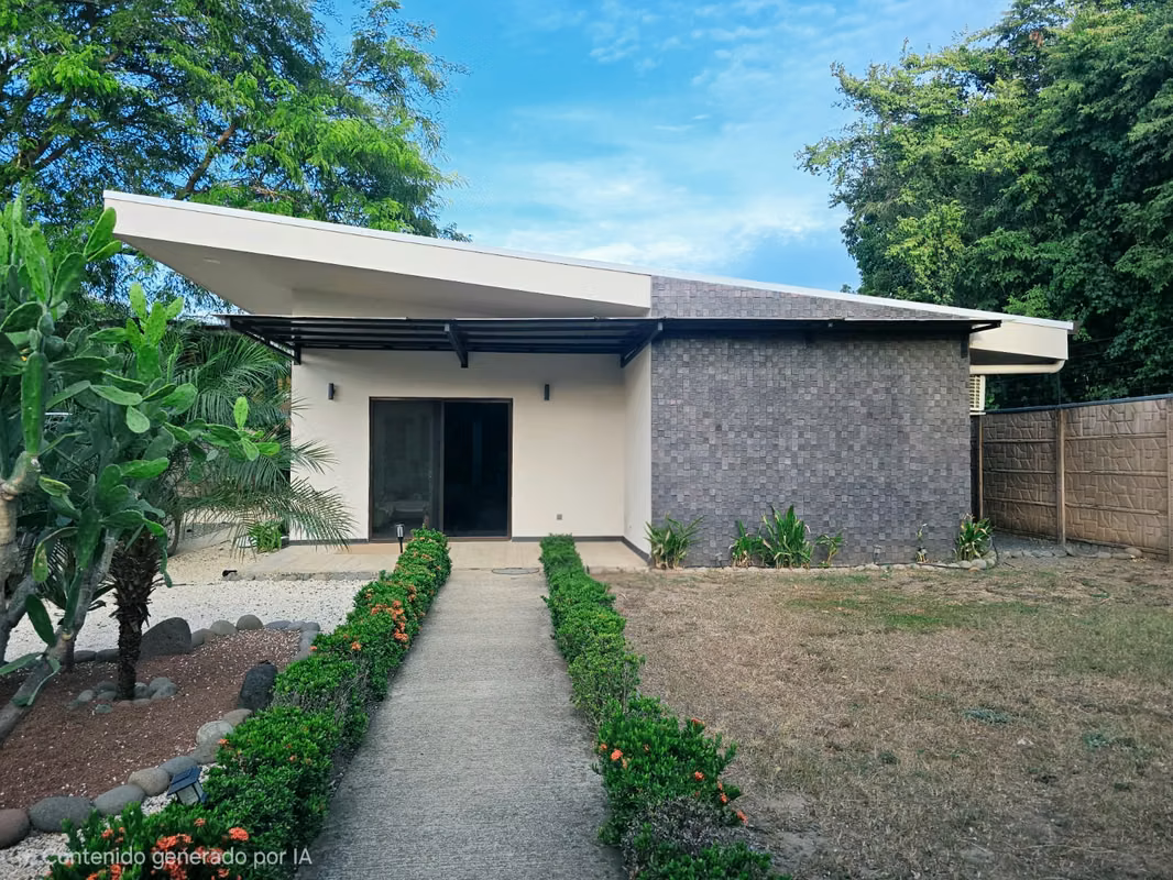 Casa Privada Semi Amoblada en Playas del Coco 3