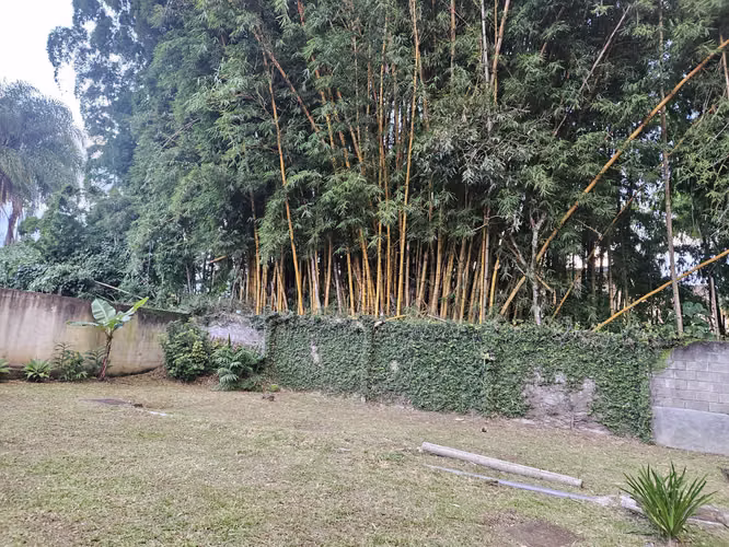 Amplia casa en alquiler con jardín y oficina en Curridabat 9