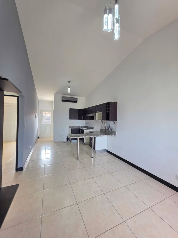 Amplio apartamento sin amoblar en Macrocondominio Concasa 14