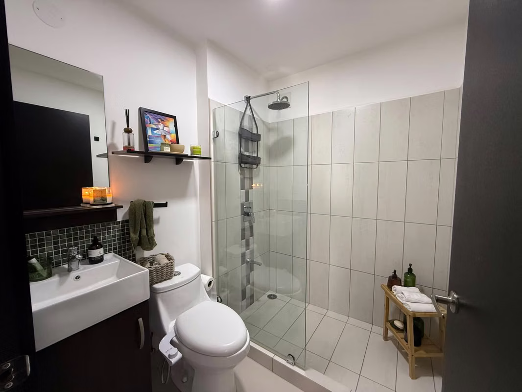 Amplio apartamento sin amoblar en Macrocondominio Concasa 6
