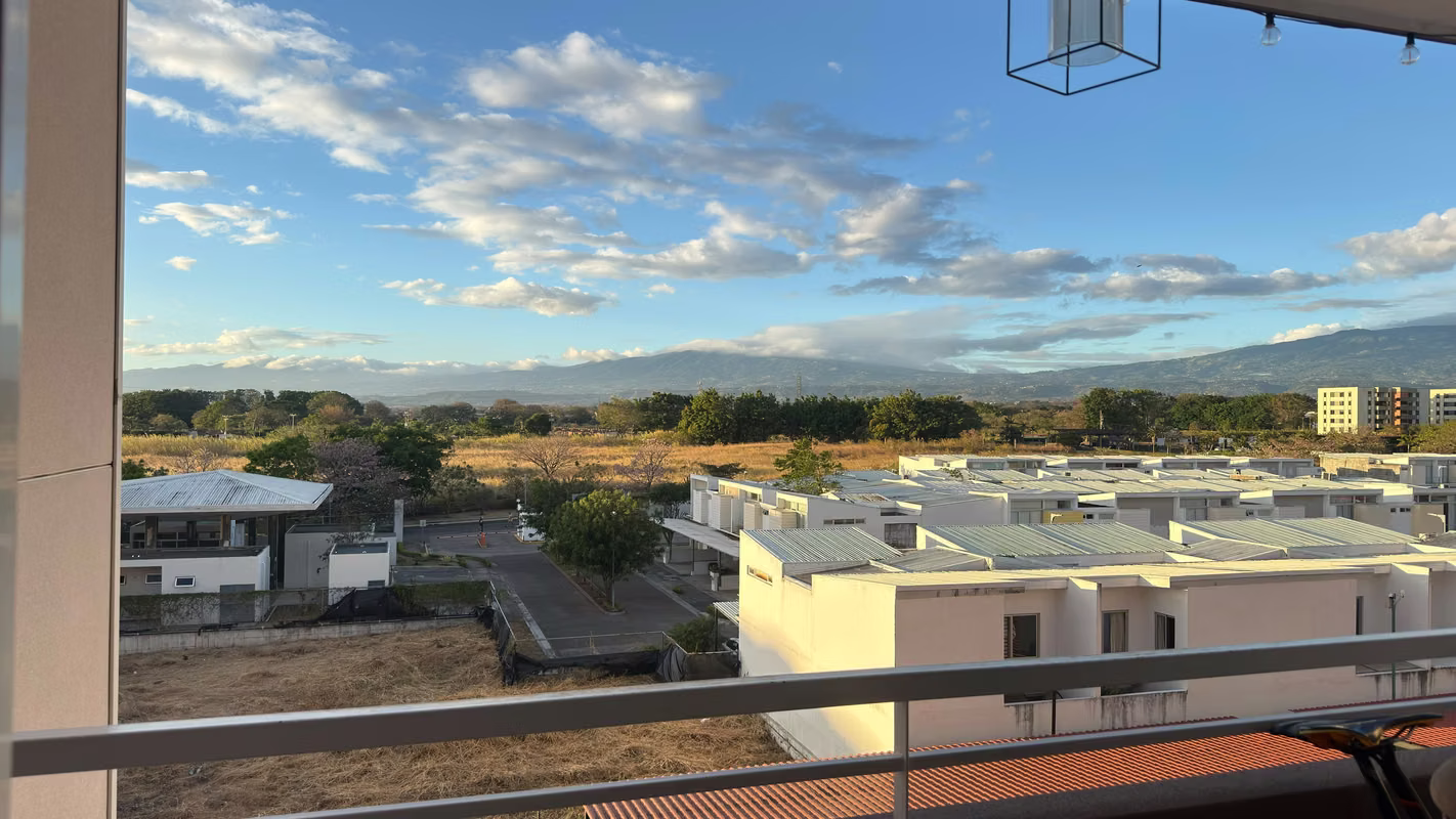 Amplio apartamento sin amoblar en Macrocondominio Concasa 8