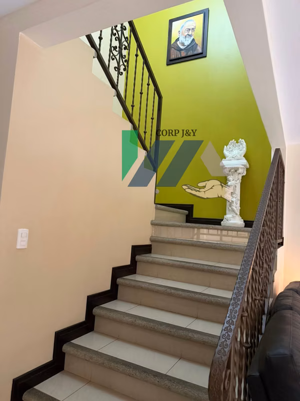 Casa en condominio seguro en San Francisco de Heredia 11
