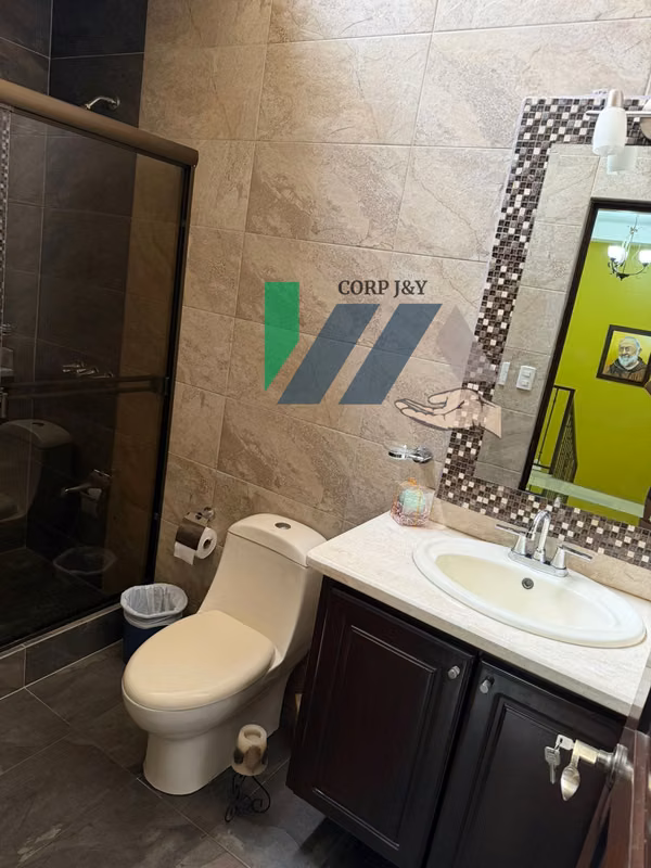 Casa en condominio seguro en San Francisco de Heredia 13