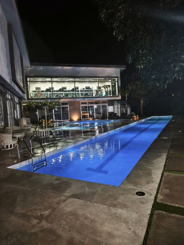 Moderna casa en condominio con amplias amenidades en Heredia 10