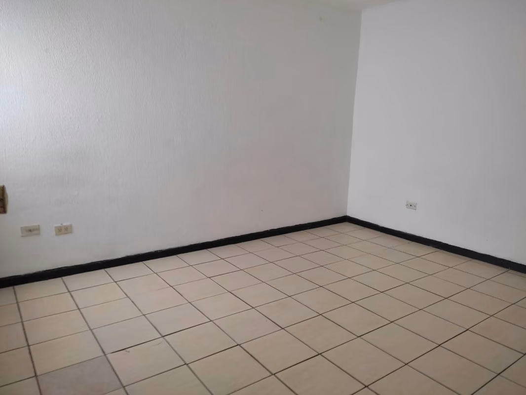 Amplio apartamento de 2 habitaciones cerca del TEC 12