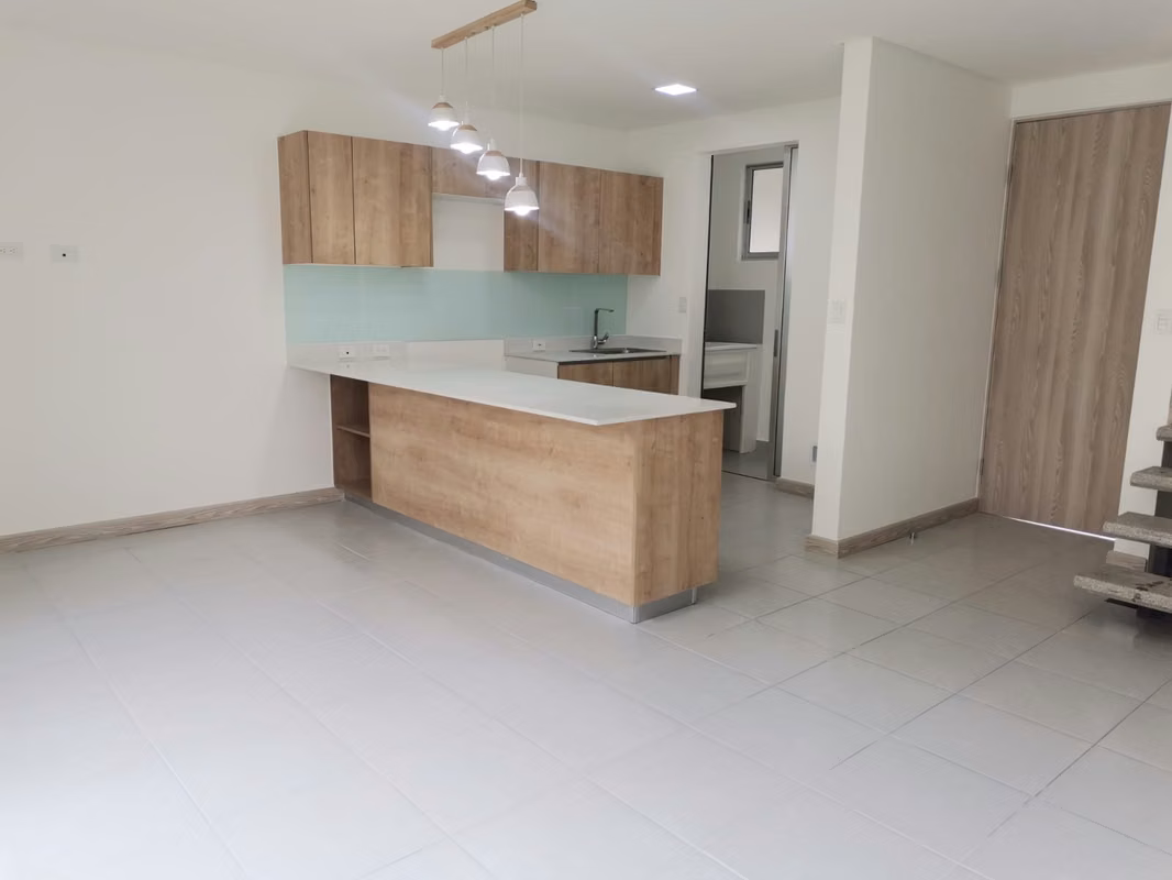 Casa moderna en condominio con amplias amenidades en Heredia 4