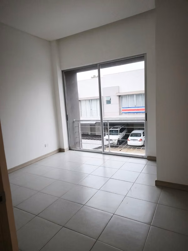 Casa moderna en condominio con amplias amenidades en Heredia 7
