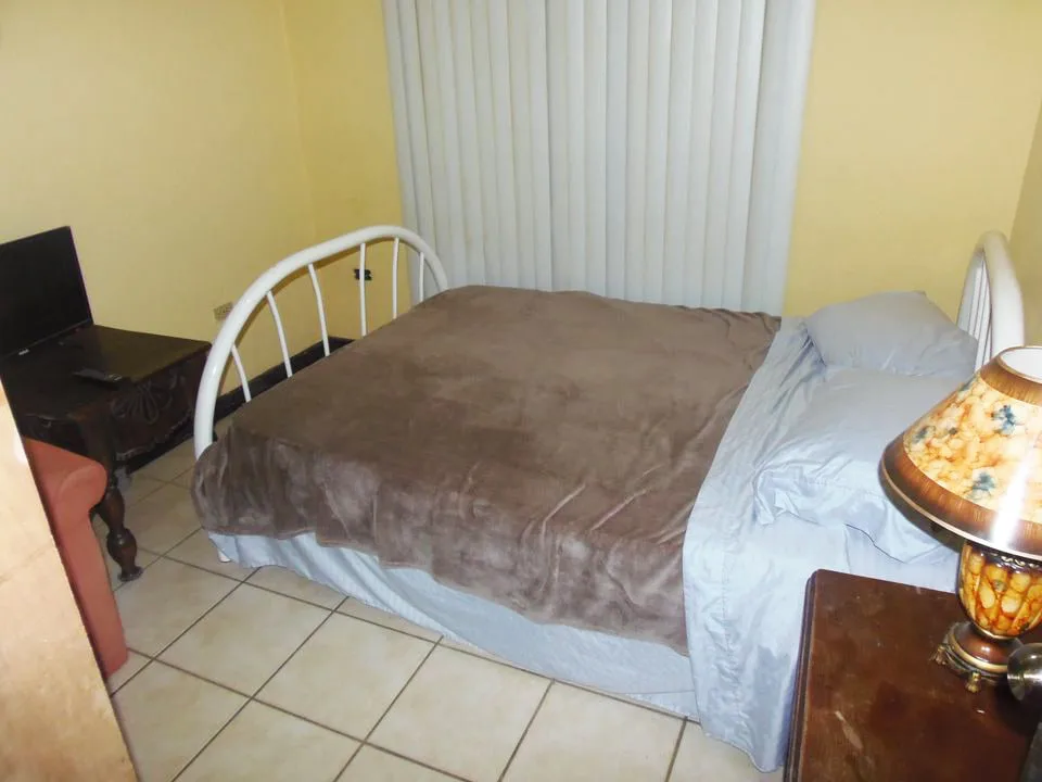 Alquiler de Apartamento Pequeño, Amoblado y TODOS los servic 5