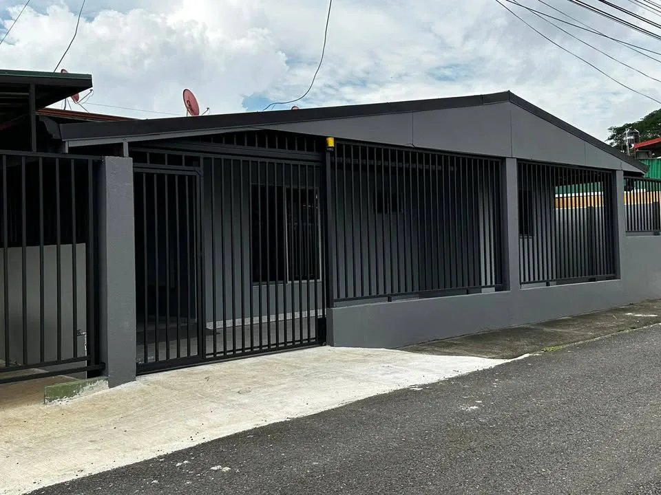 Casa 3 hab. en Turrúcares Centro, Alajuela