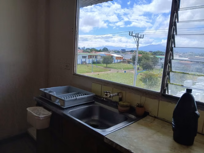 Habitaciones Semi-Amuebladas en Condominio Seguro en Curri 5