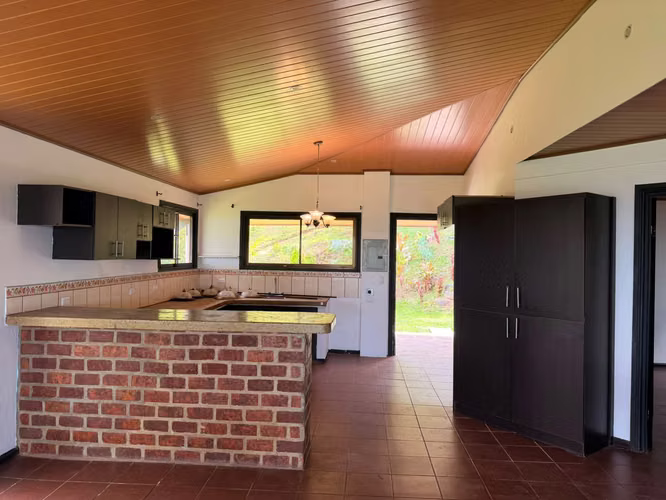 Casa tipo quinta en residencial de montaña cerca de Ciudad Colón 9