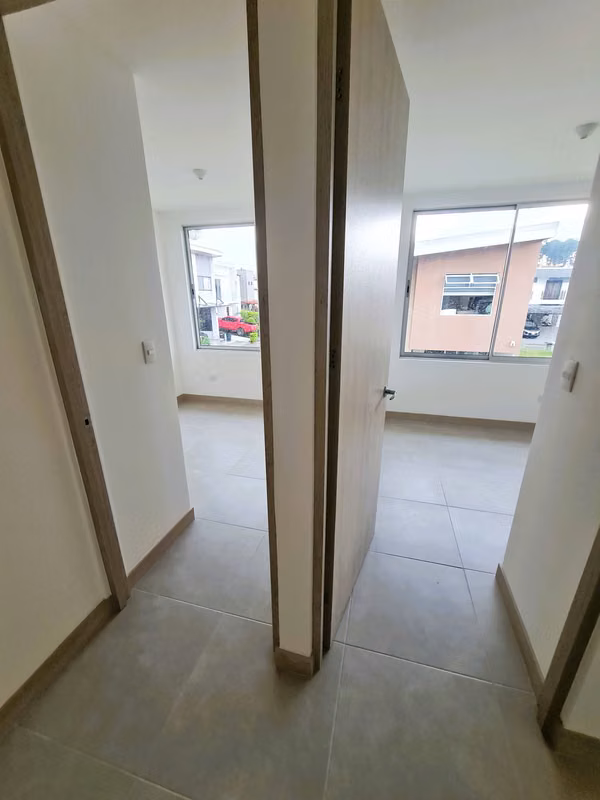 Moderna casa en condominio Hacienda El Coyol 14