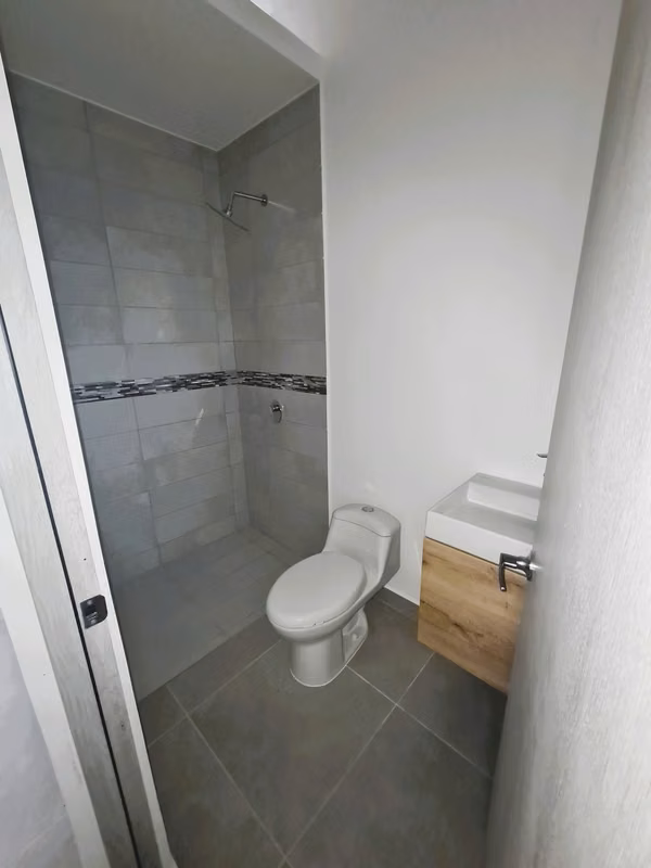 Moderna casa en condominio Hacienda El Coyol 15