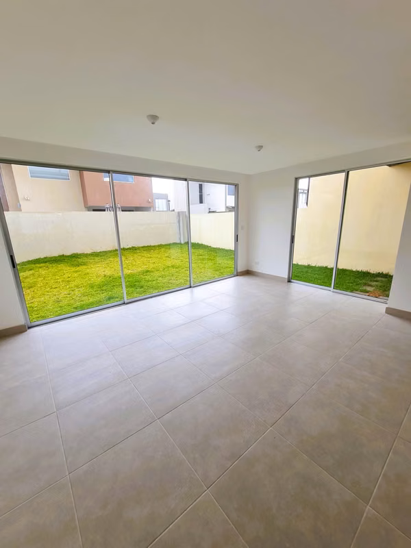Moderna casa en condominio Hacienda El Coyol 3