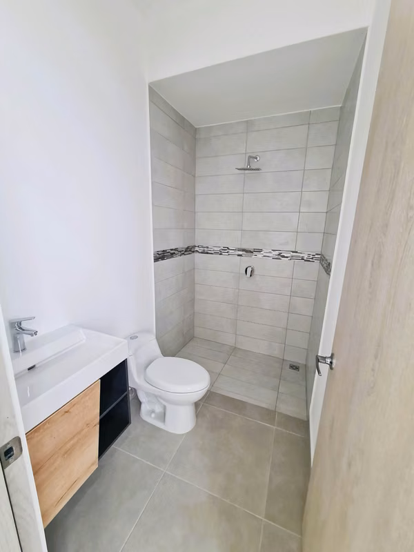 Moderna casa en condominio Hacienda El Coyol 10