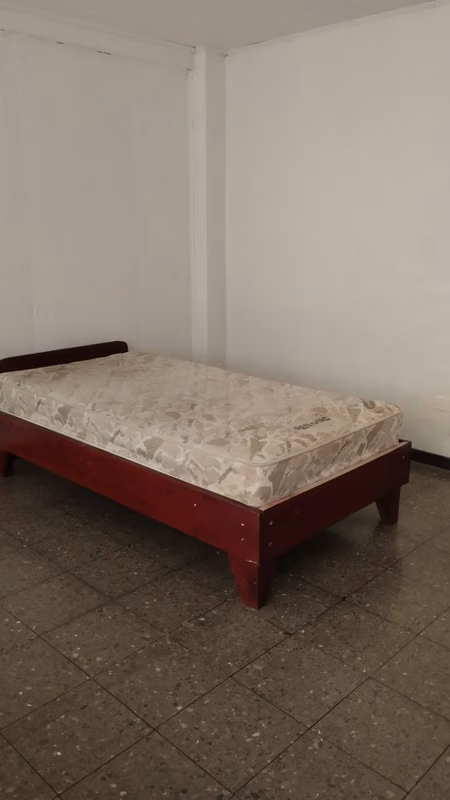 Habitación amueblada en Moravia, ideal para hombre trabajador 1