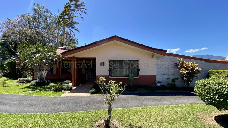 Casa 3 hab. en mini condominio, Santa Rosa de Santo Domingo