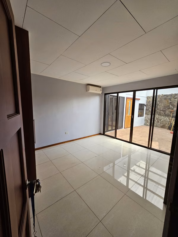 Casa cómoda y amplia en Urbanización Las Tres Marías, San Ramón 13