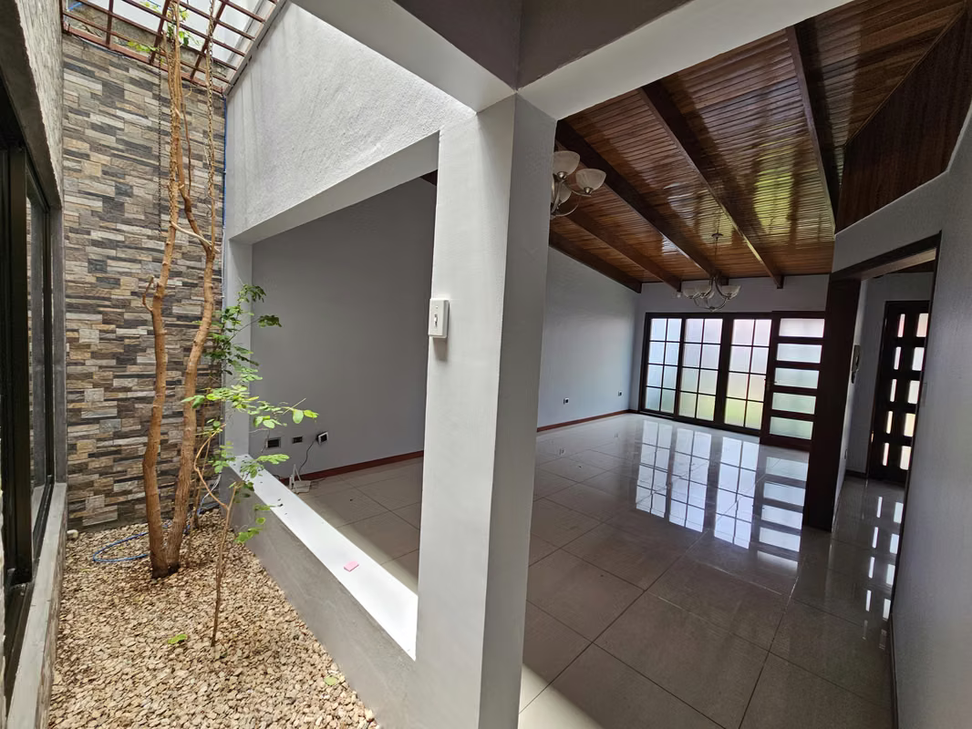 Casa cómoda y amplia en Urbanización Las Tres Marías, San Ramón 4