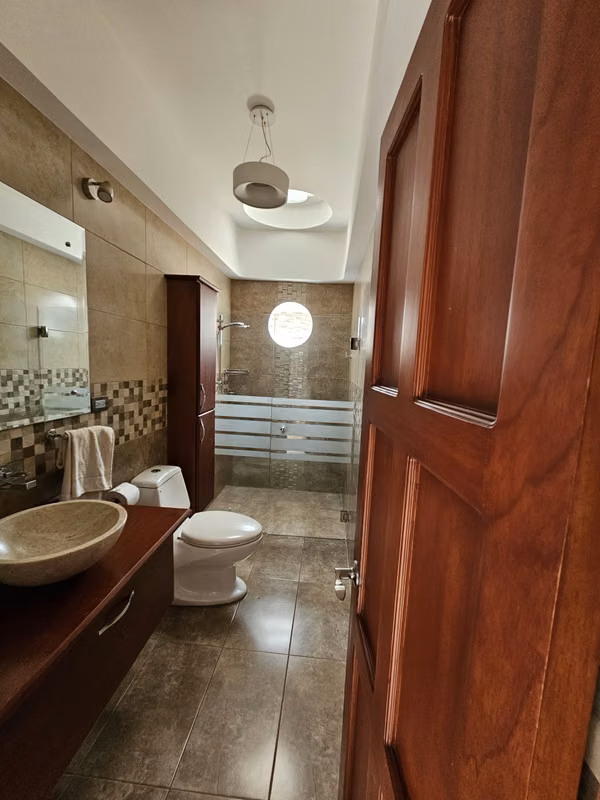 Casa cómoda y amplia en Urbanización Las Tres Marías, San Ramón 5