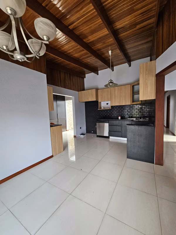 Casa cómoda y amplia en Urbanización Las Tres Marías, San Ramón 7