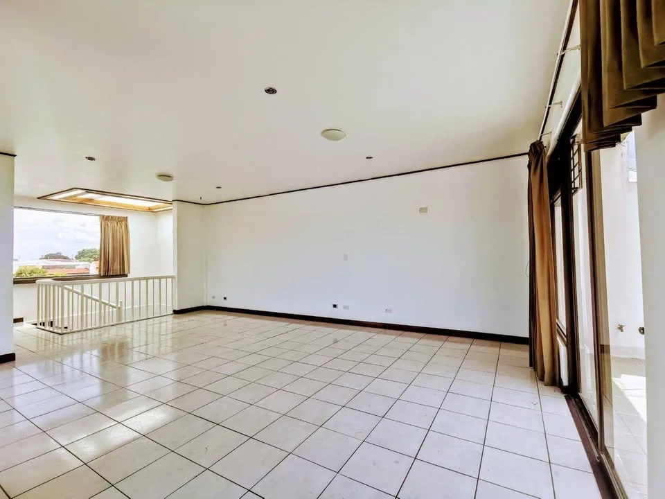 Casa 3 pisos en Sabana Sur, San José 10