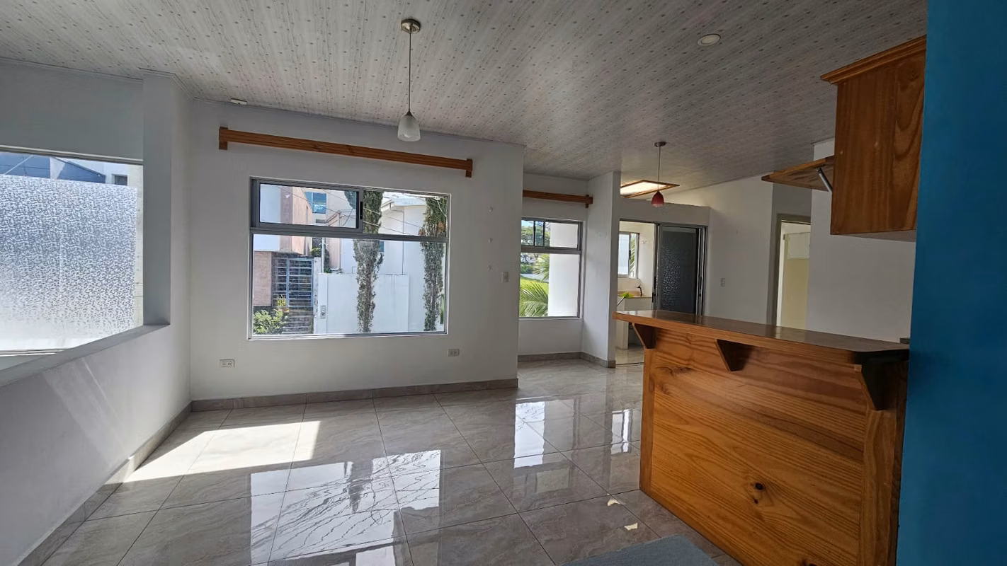 Moderno apartamento en condominio con piscina en Heredia 11