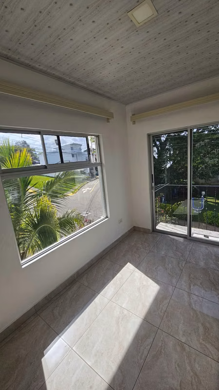 Moderno apartamento en condominio con piscina en Heredia 12