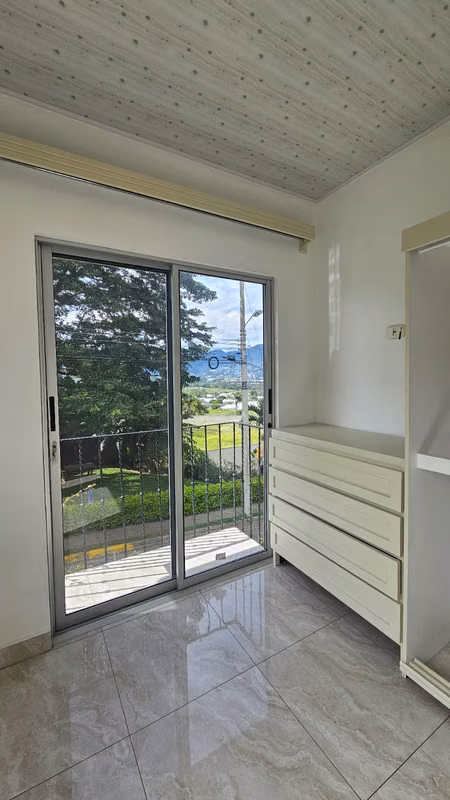 Moderno apartamento en condominio con piscina en Heredia 3