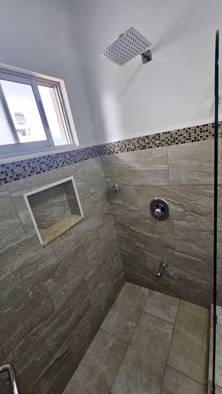 Moderno apartamento en condominio con piscina en Heredia 9