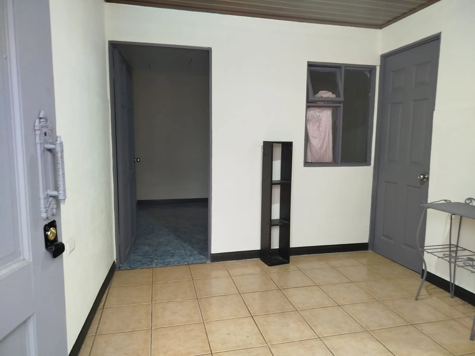 Apartamento 2 habitaciones con baño independiente. 2