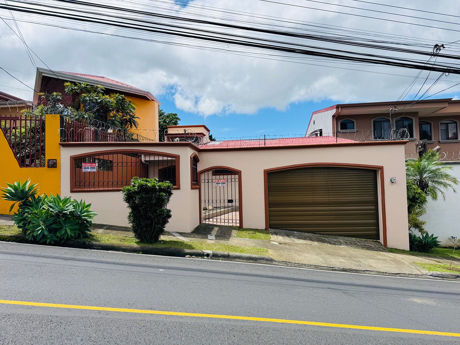 Espaciosa casa residencial de 420 m² en Guayabos, Curridabat 1