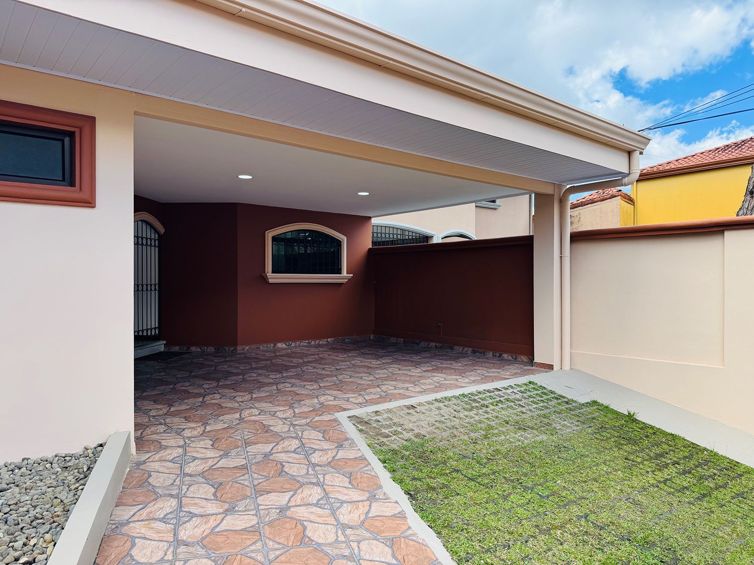 Espaciosa casa residencial de 420 m² en Guayabos, Curridabat 2