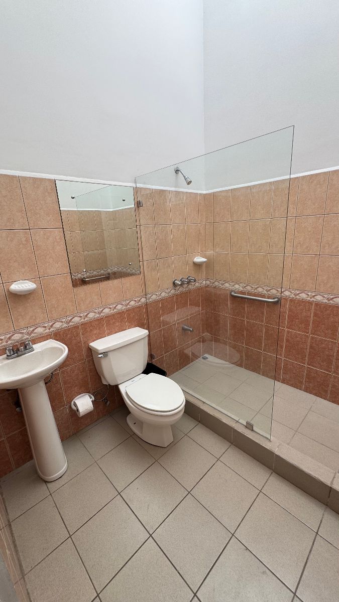 Espaciosa casa residencial de 420 m² en Guayabos, Curridabat 11