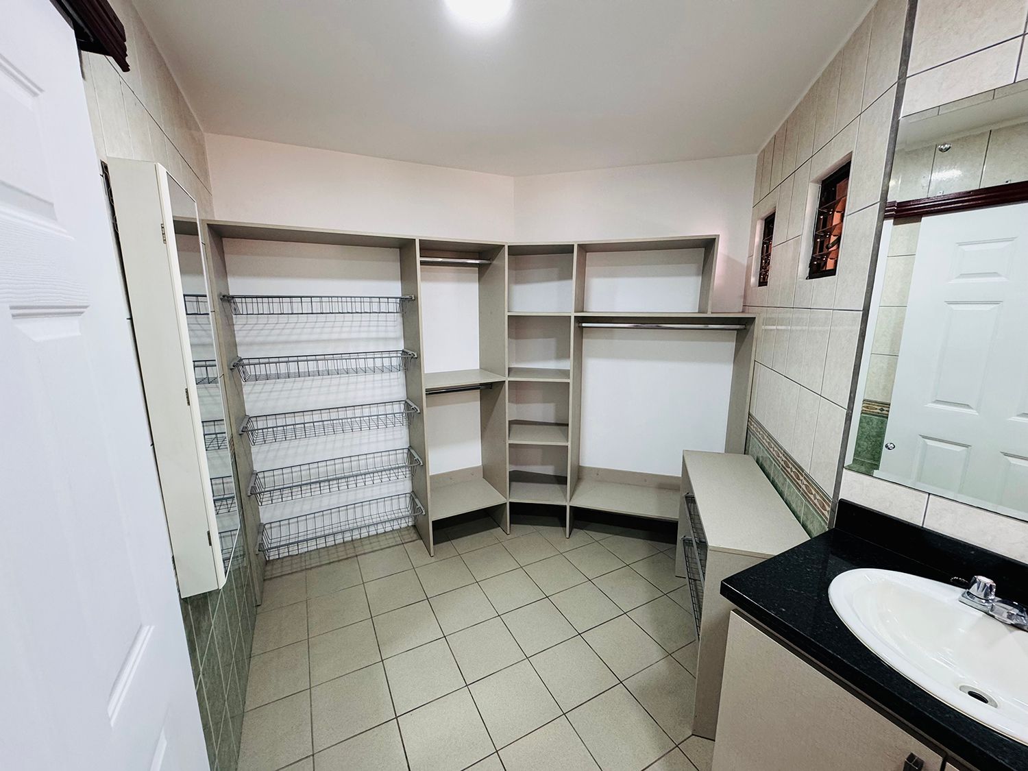 Espaciosa casa residencial de 420 m² en Guayabos, Curridabat 5