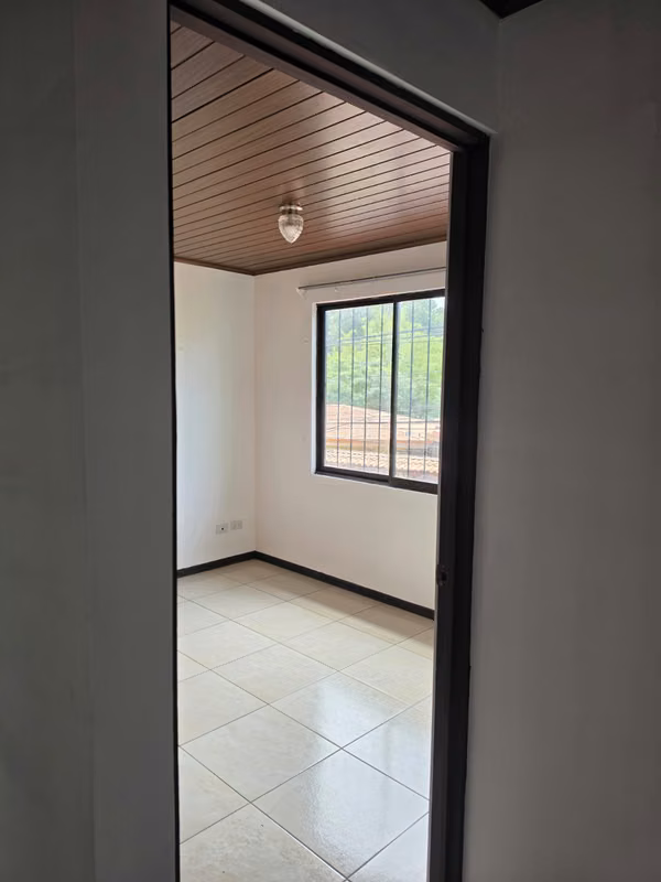 Casa de alquiler en Desamparados, ideal para pareja 4