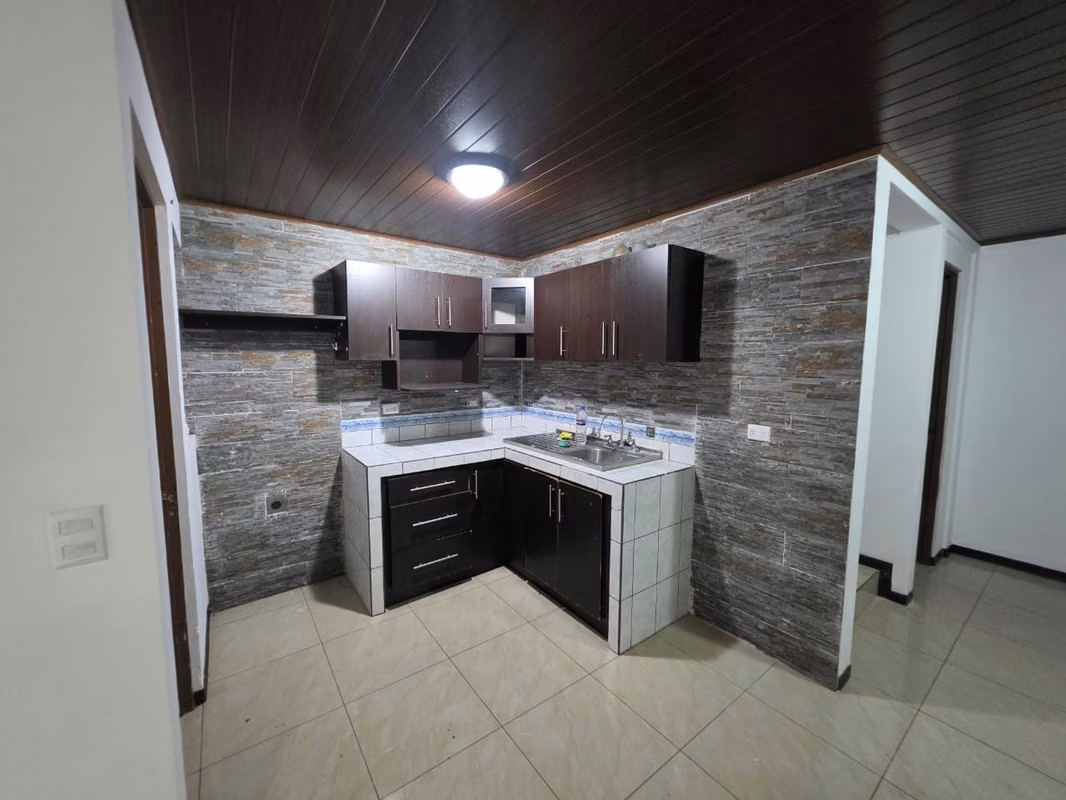 Casa de alquiler en Desamparados, ideal para pareja 8